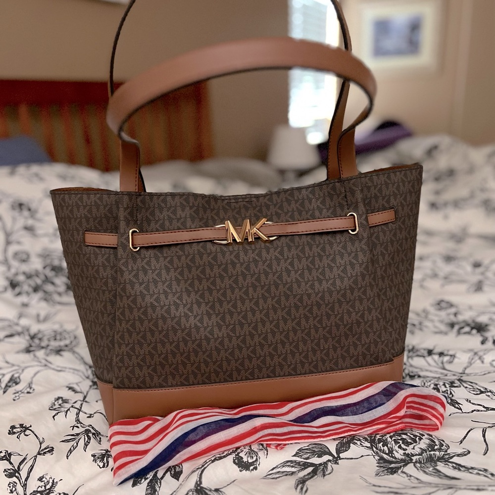 💕💕Micheal Kors NWT purse reed Large